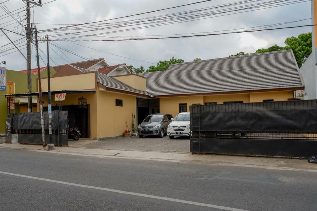 Reddoorz Near Living Plaza Purwokerto Hotel Exterior foto