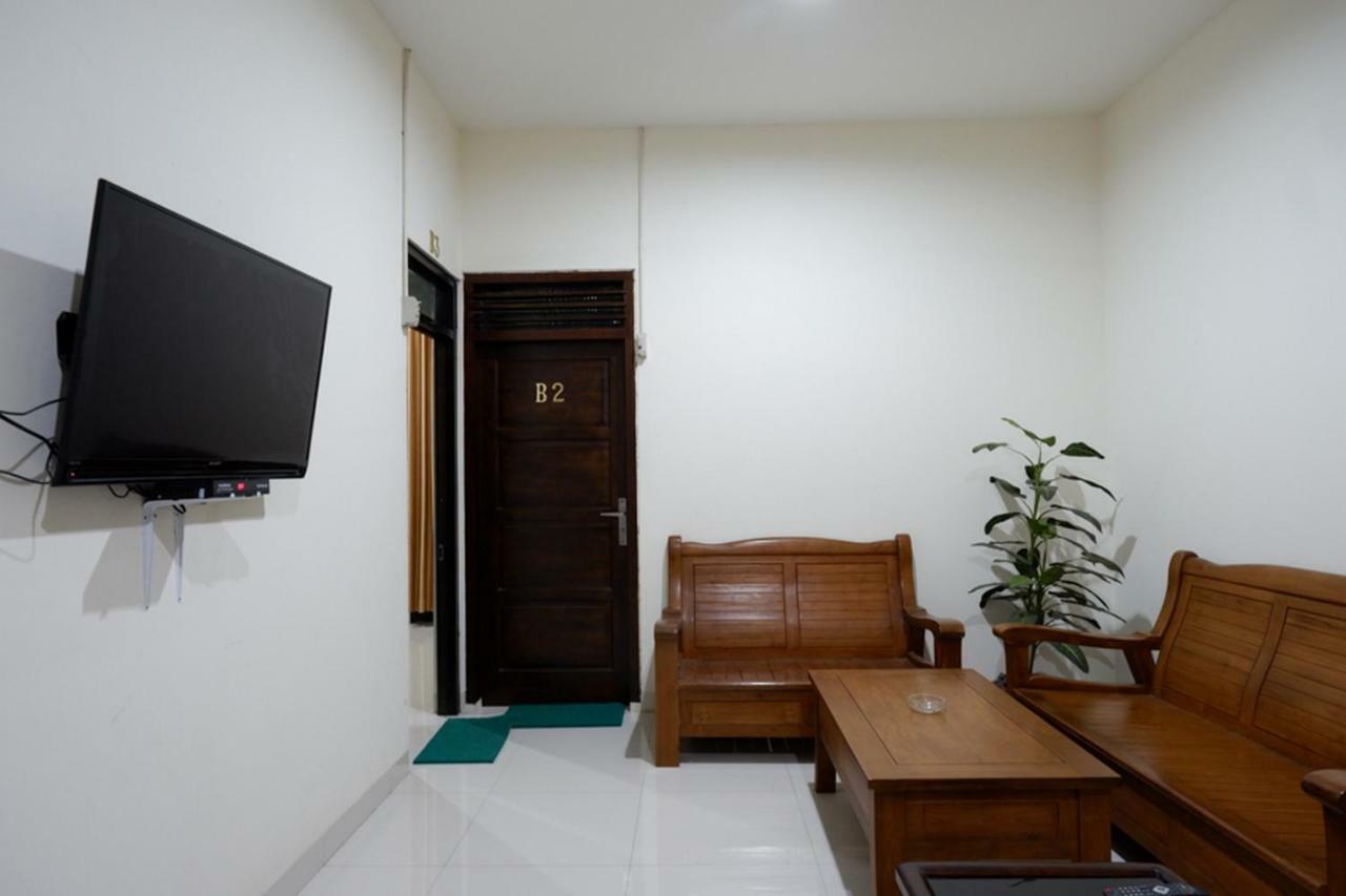 Reddoorz Near Living Plaza Purwokerto Hotel Exterior foto