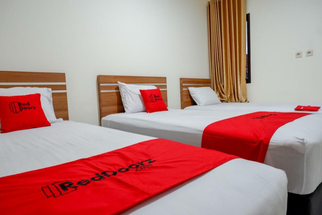 Reddoorz Near Living Plaza Purwokerto Hotel Exterior foto