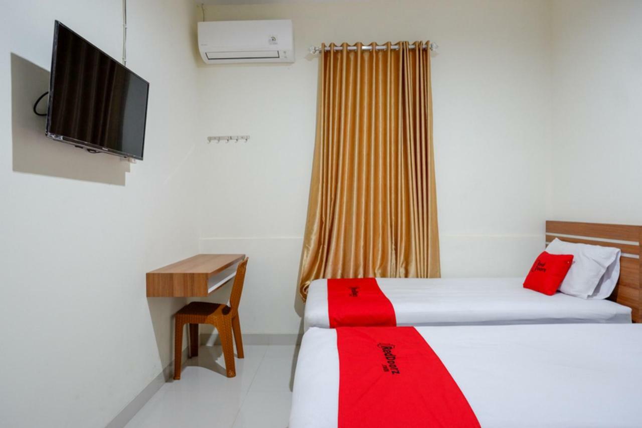Reddoorz Near Living Plaza Purwokerto Hotel Exterior foto